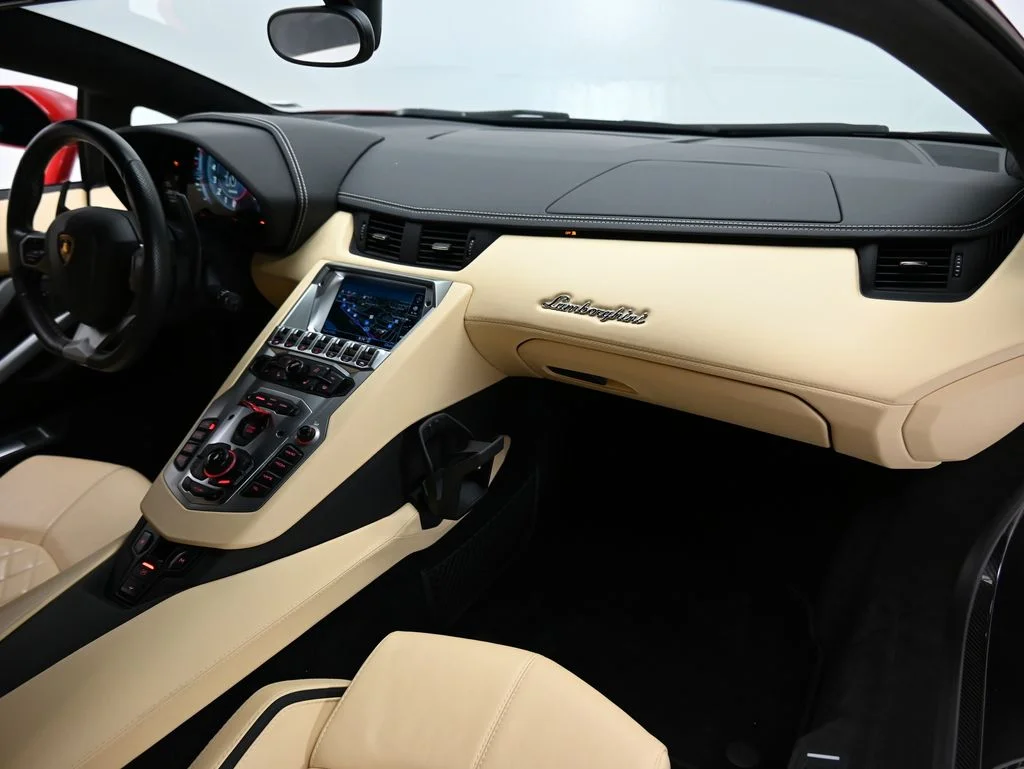 Used 2018 Maroon Lamborghini  image 23