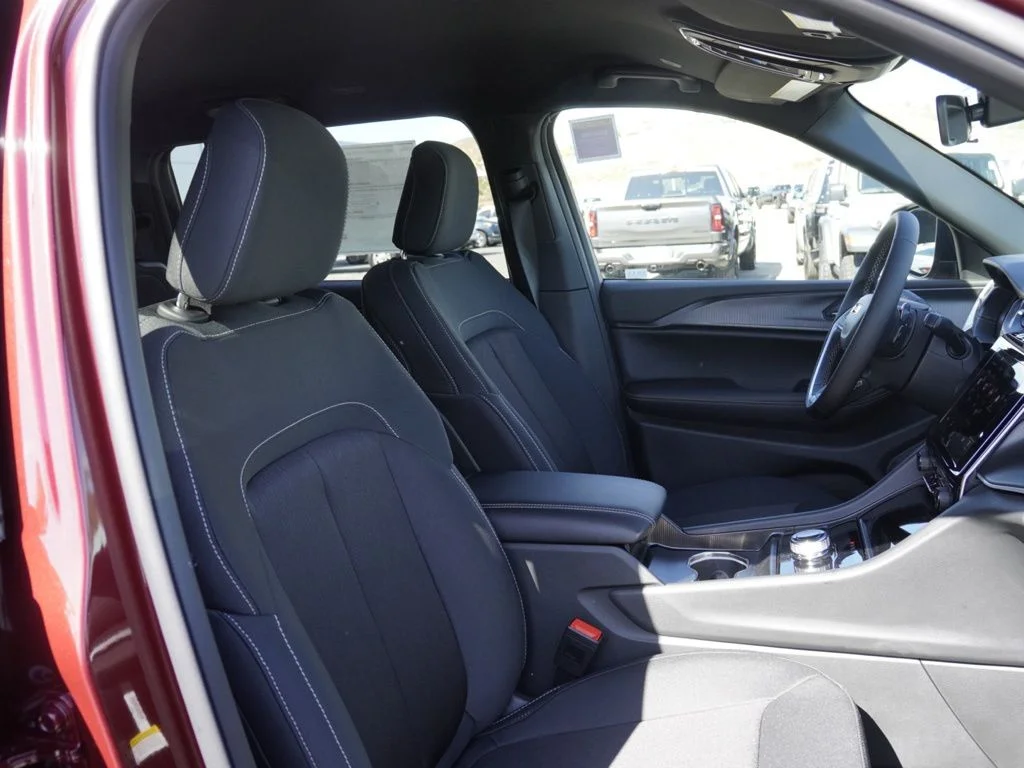New 2026 Velvet Red Pearlcoat Jeep Laredo image 22