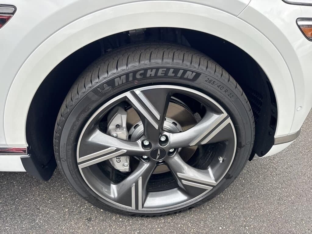 New 2026 White Genesis 3.5T PRESTIGE image 9