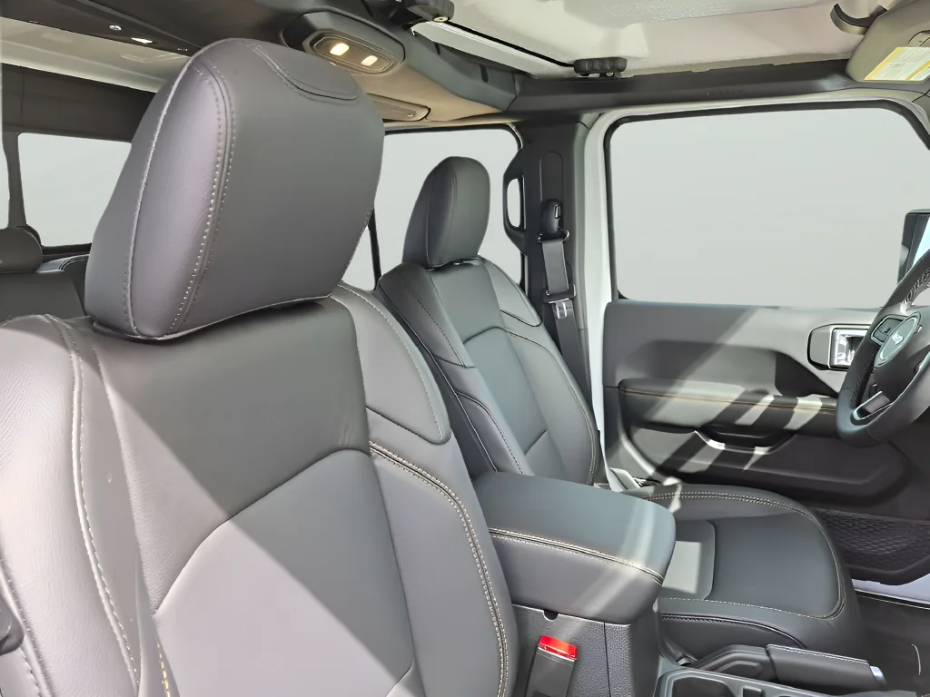 New 2026 Bright White Clear-Coat Exterior Paint Jeep Sahara image 20