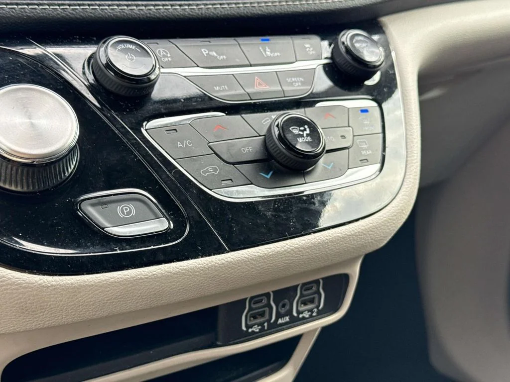 2023 Chrysler Pacifica Touring L - Photo 23