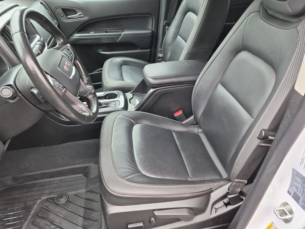Used 2022 White GMC AT4 w/Leather image 18
