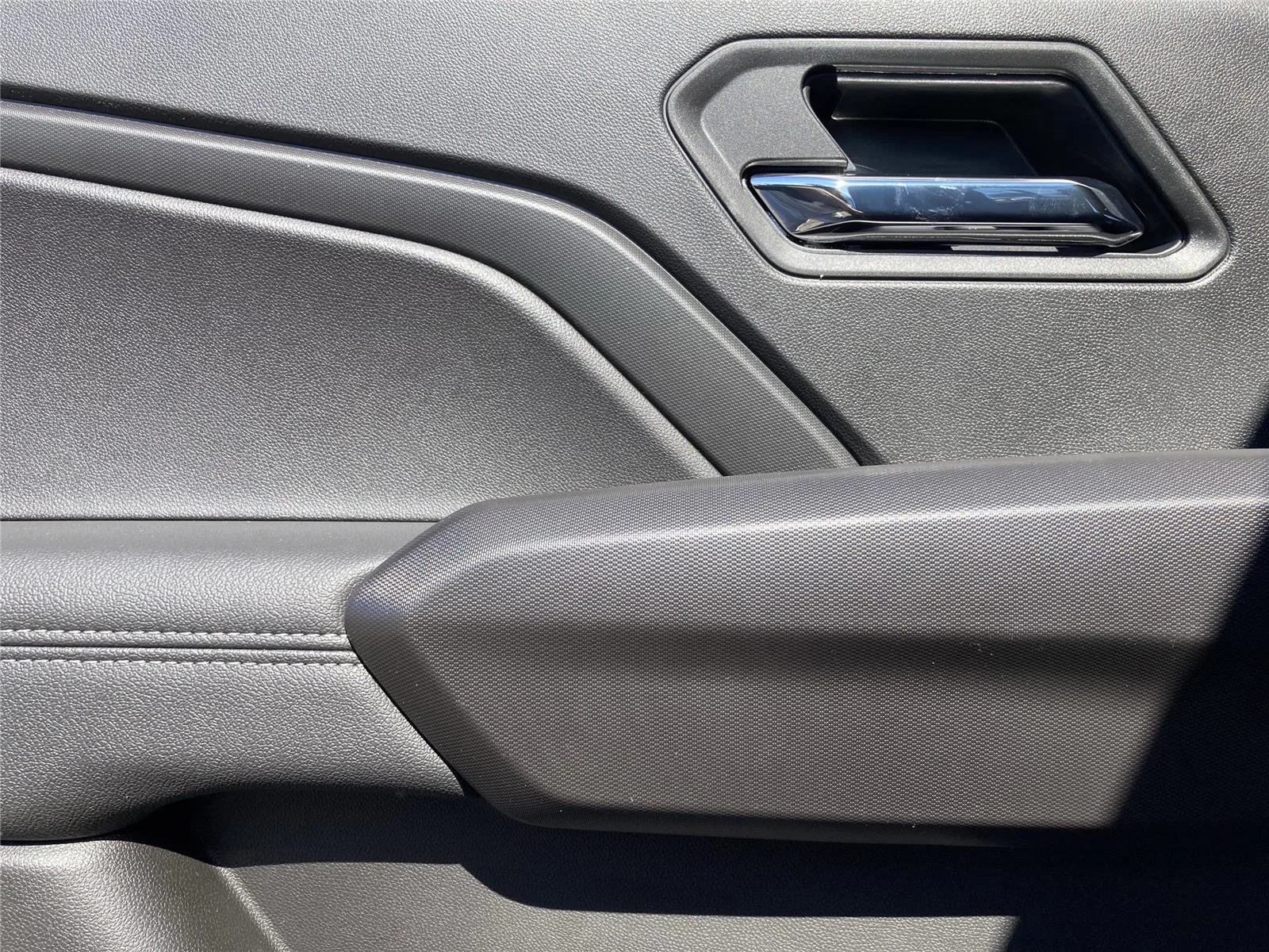 New 2026 Onyx Black GMC Elevation image 16