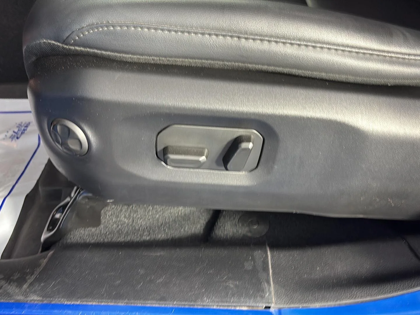 Used 2024 Hydro Blue Pearlcoat Jeep Rubicon X image 27