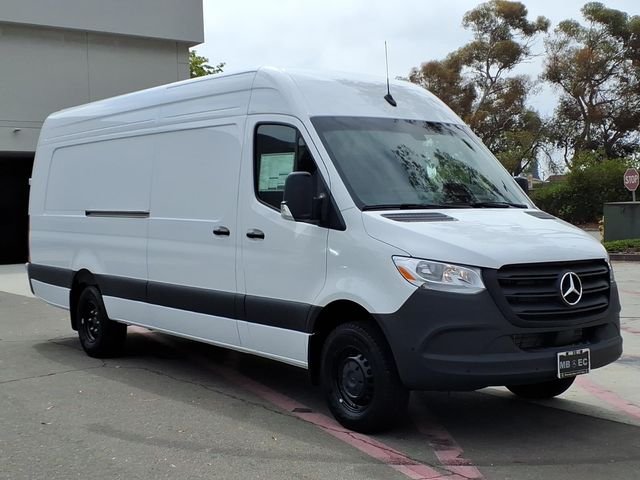 New 2026 White Mercedes-Benz Cargo 170 WB image 18