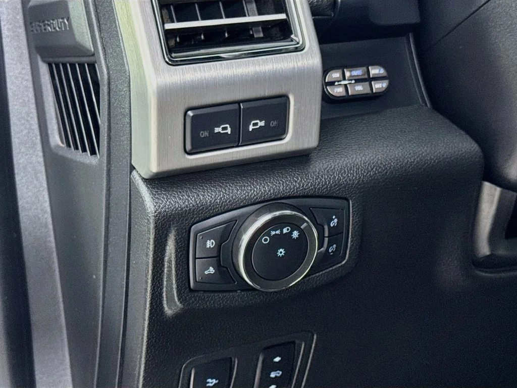 Used 2021 White Metallic Ford Platinum image 40