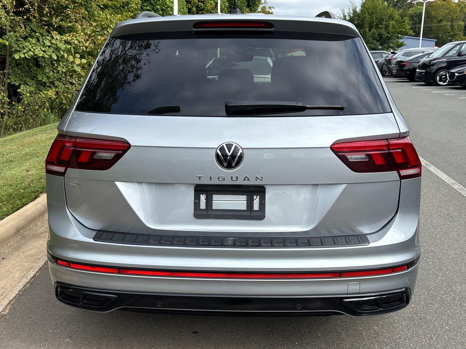 Used 2023 Pyrite Silver Metallic Volkswagen SE R-Line Black image 4