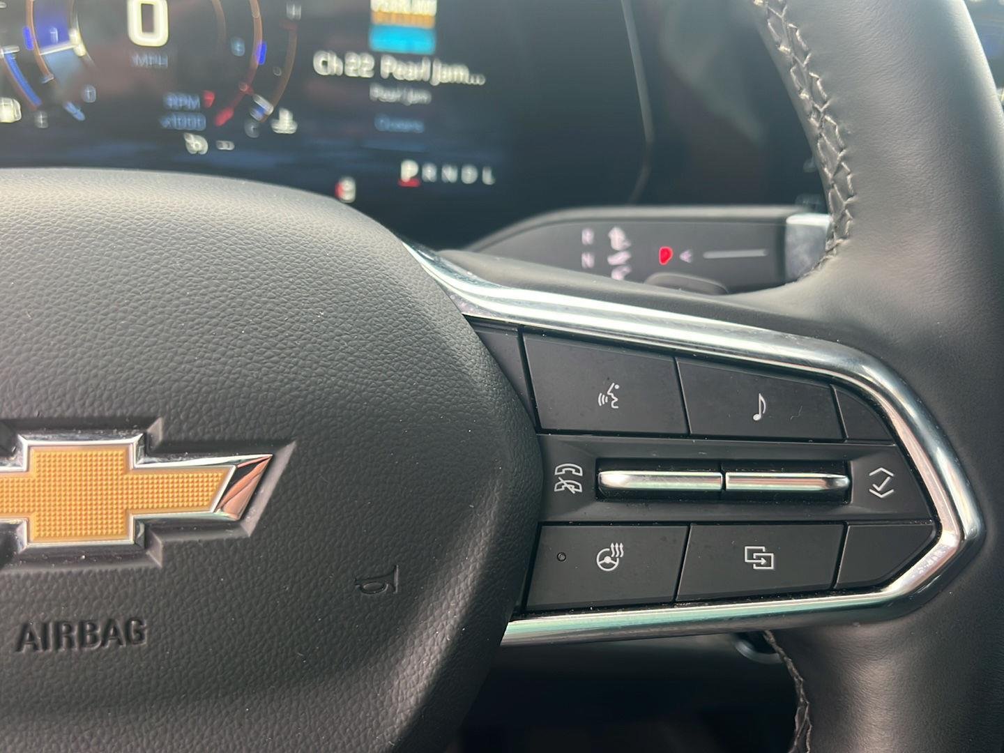 Used 2025 Lakeshore Blue Metallic Chevrolet FWD LT image 21