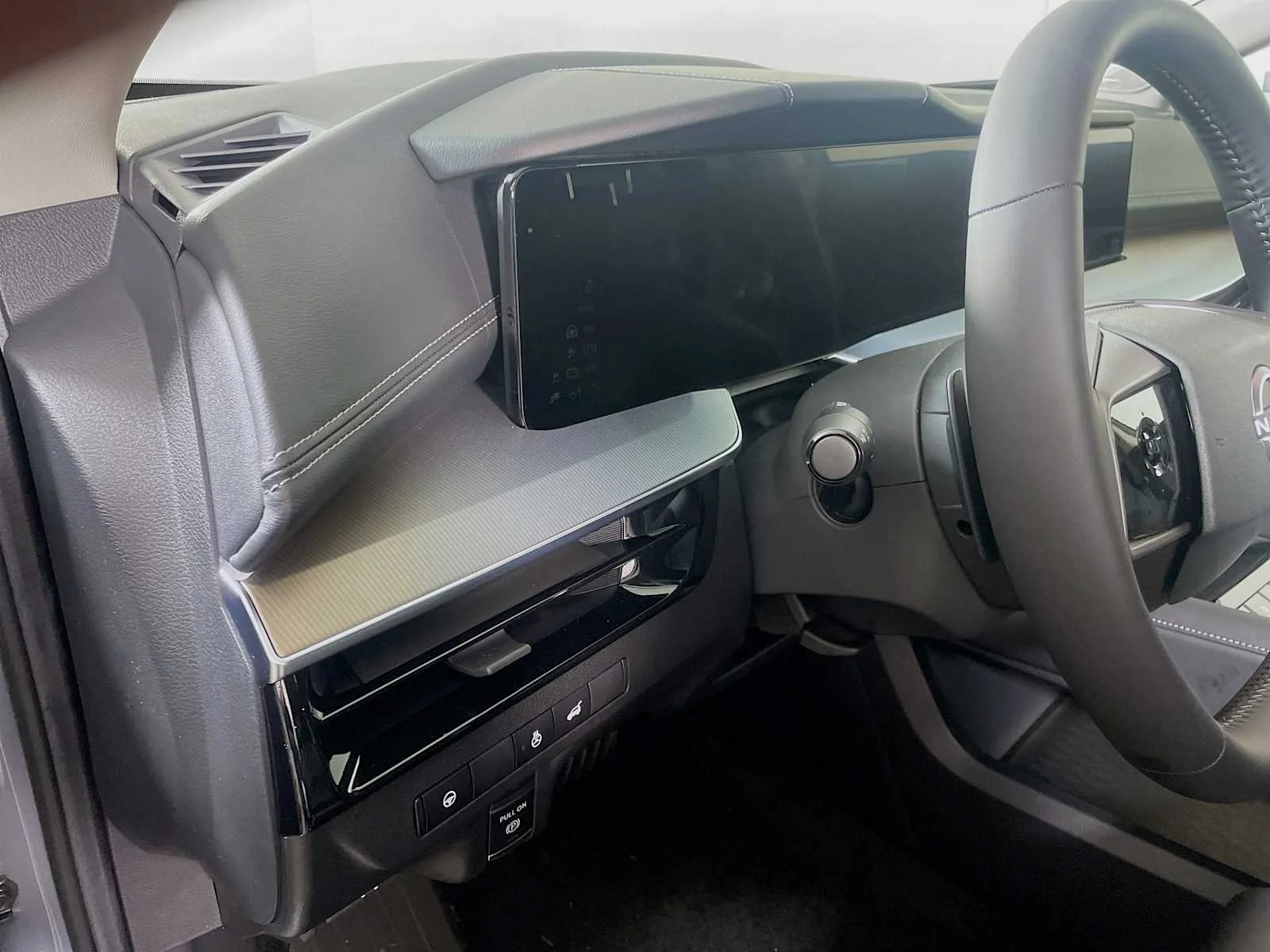 Used 2025 Boulder Gray Pearl/Super Black Nissan SL image 8