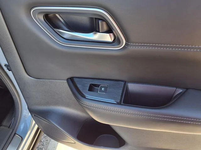 Used 2022 Gray Nissan Platinum image 25