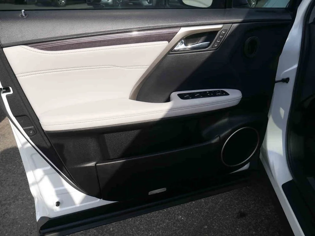 Used 2022 White Lexus 450h image 25