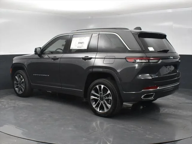 New 2024 Baltic Gray Metallic Clear-Coat Exterior Paint Jeep Overland image 4