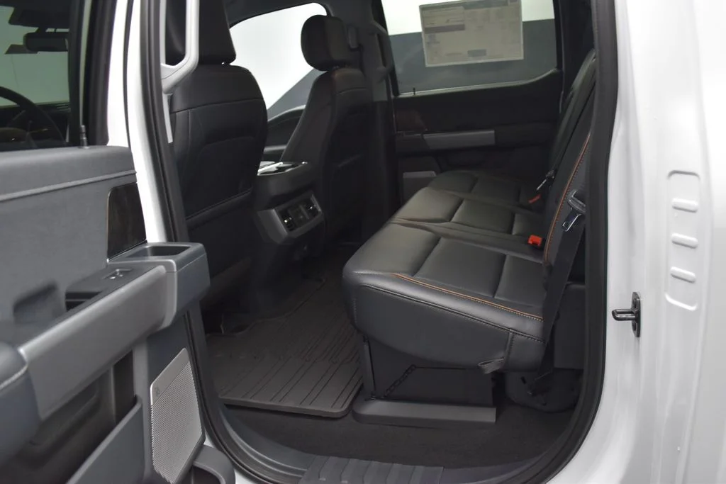 New 2027 Oxford White Ford F-250® Lariat® image 20