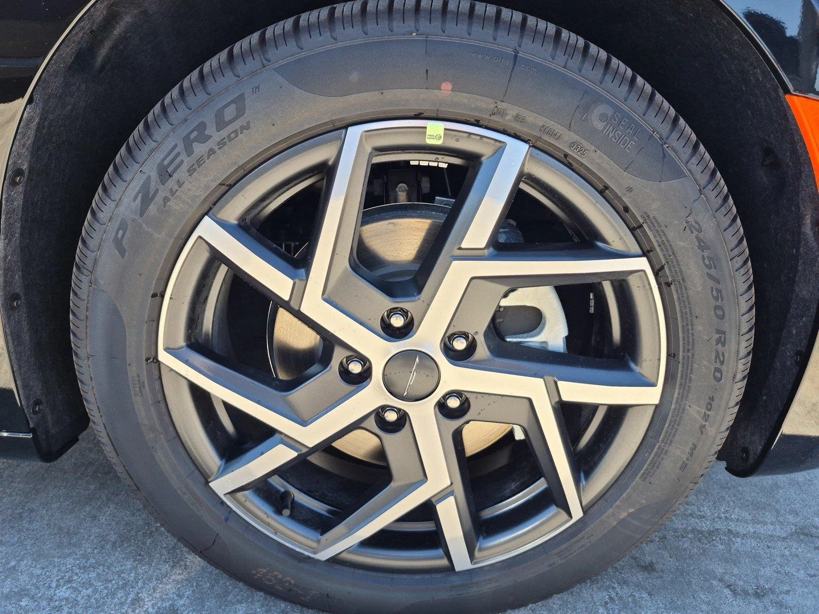 New 2027 Diamond Black Crystal Pearl-Coat Exterior Paint Chrysler Pinnacle image 13