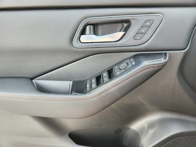 New 2026 Everest White Pearl TriCoat Nissan Rock Creek® image 21