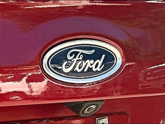Used 2015 Red Ford SE image 8
