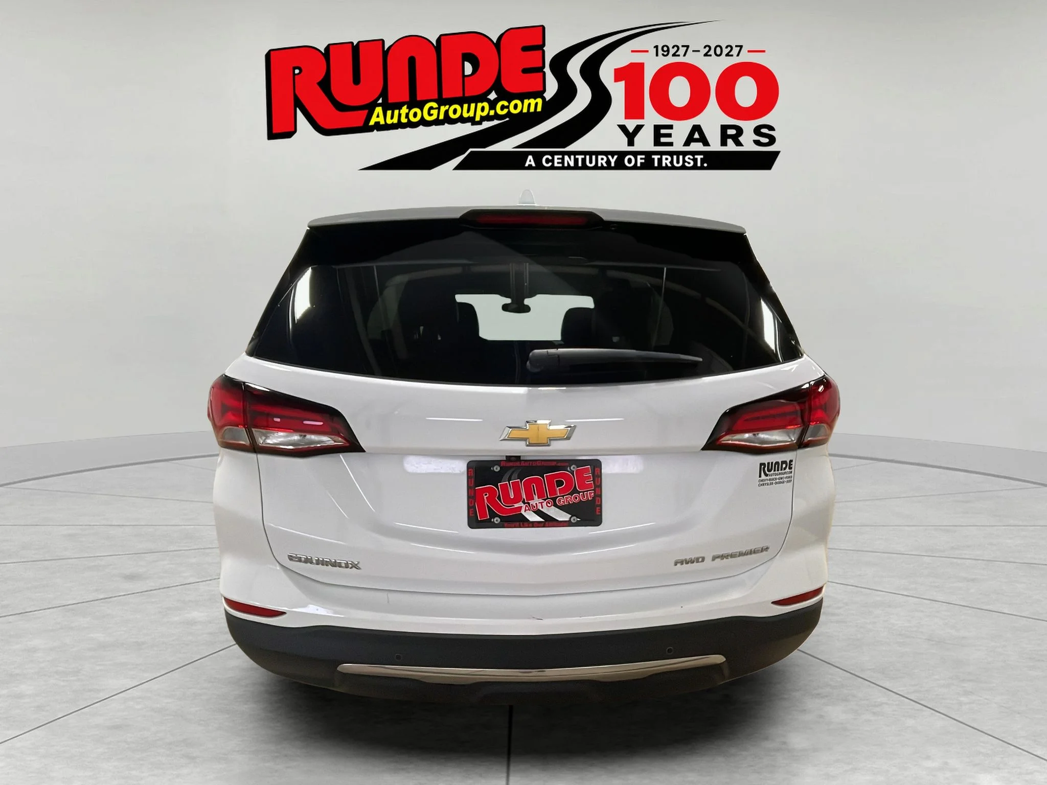 Used 2024 Summit White Chevrolet Premier image 4