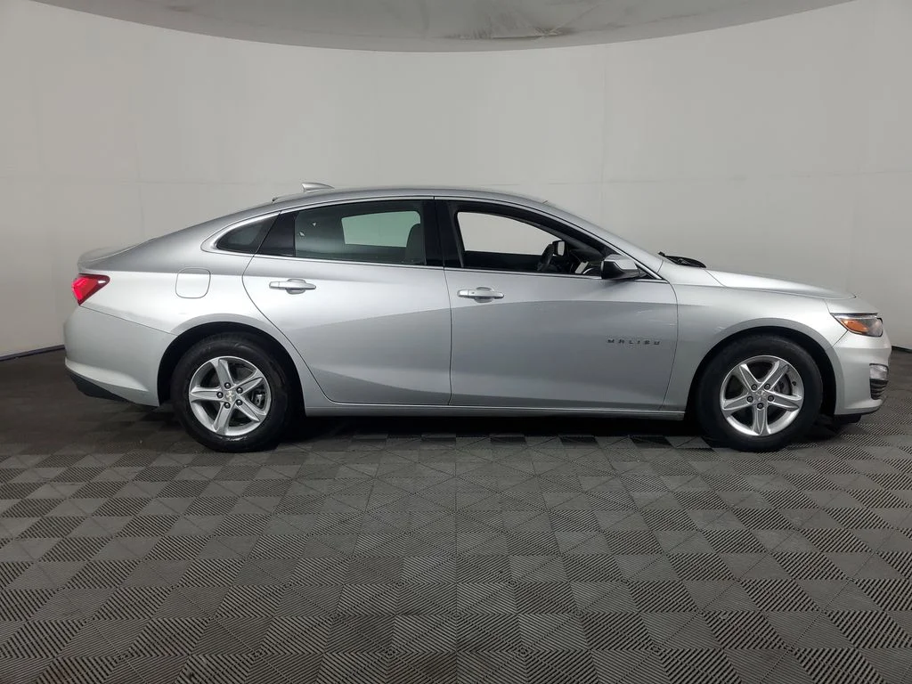 Used 2022 Silver Chevrolet LT image 3