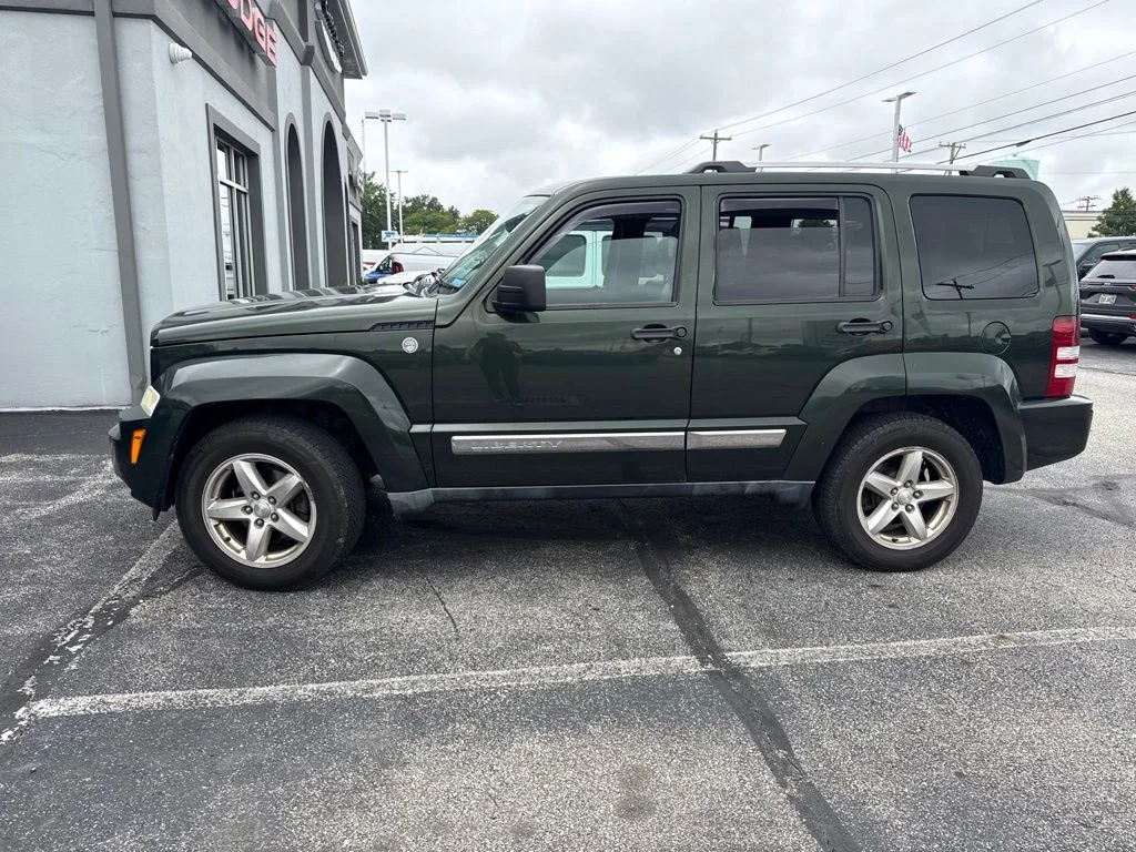 Used 2011 Green Jeep Limited image 5