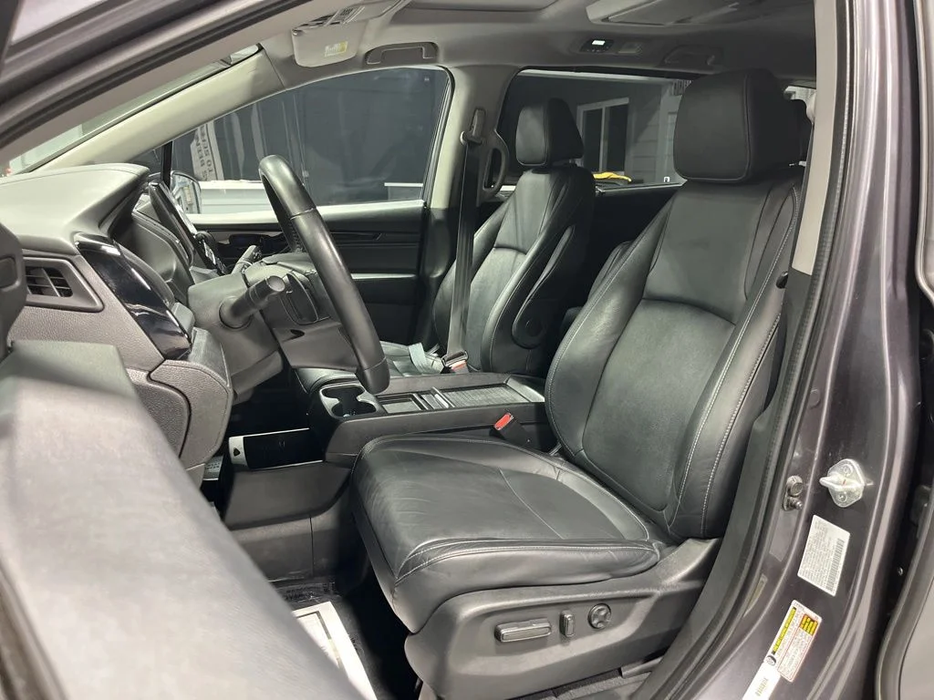 Used 2022 Modern Steel Metallic Honda Touring image 12
