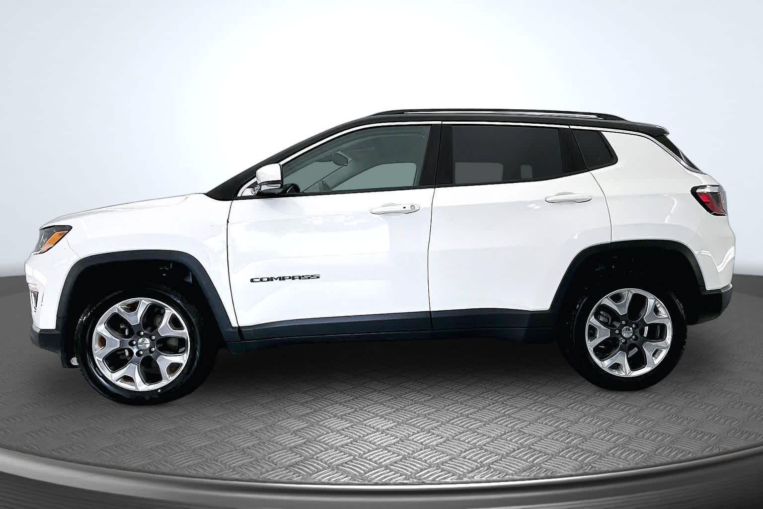Used 2018 White Clearcoat Jeep Limited image 3