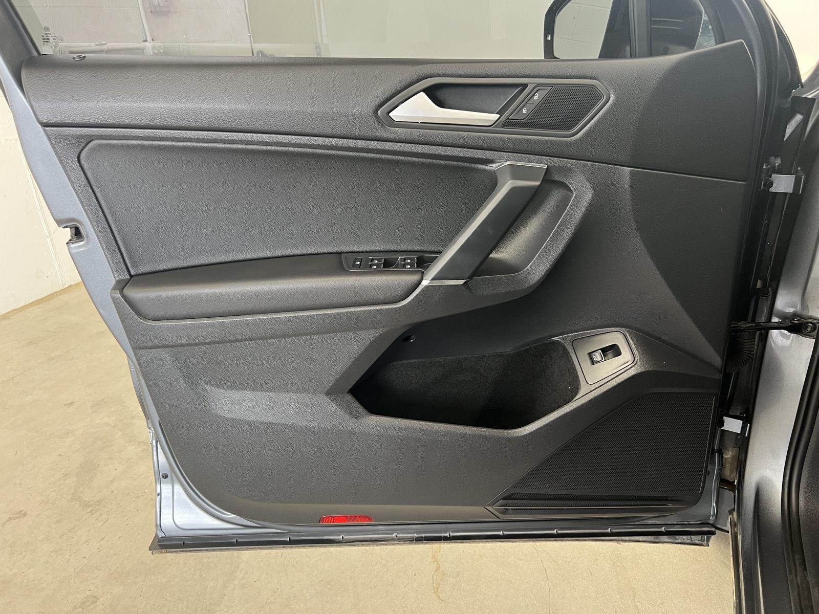 Used 2020 Platinum Gray Metallic Volkswagen SEL image 11