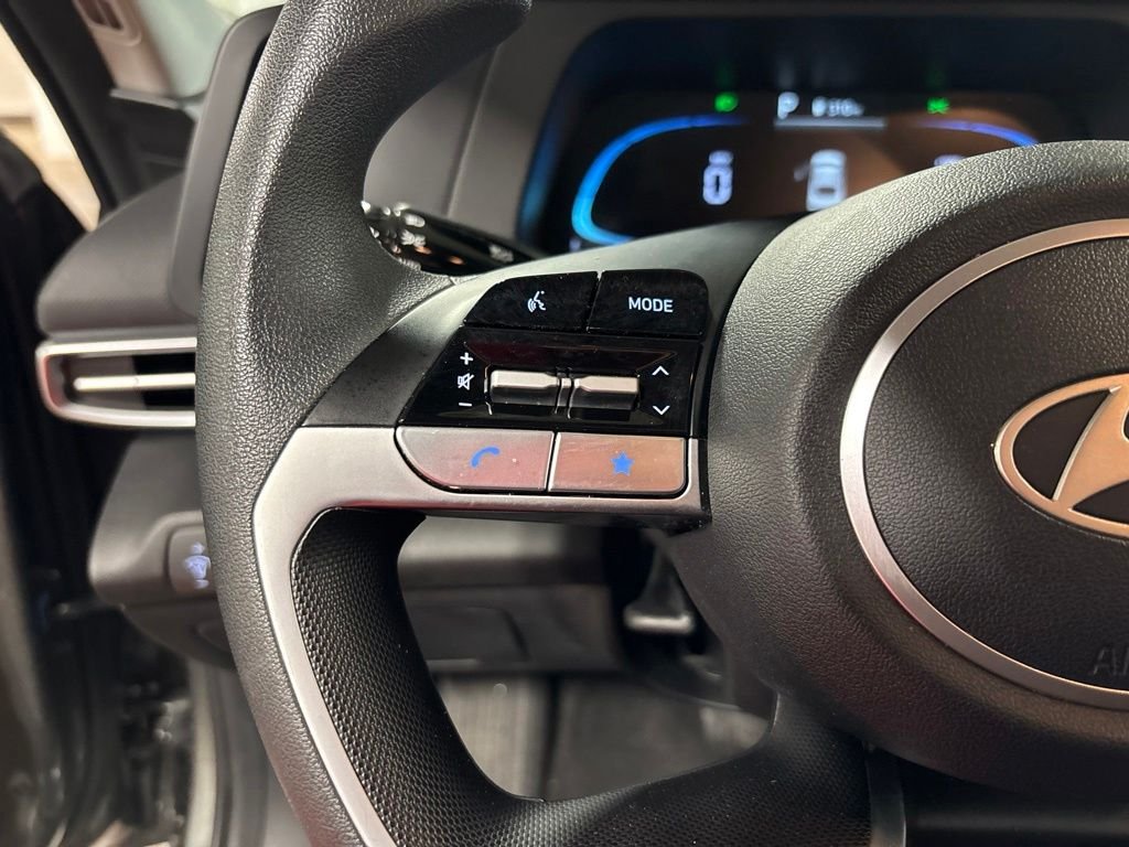 2025 Hyundai Elantra SE - Photo 14