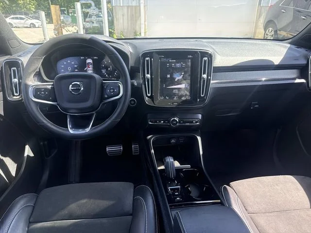 Used 2021 White Volvo R-Design image 17