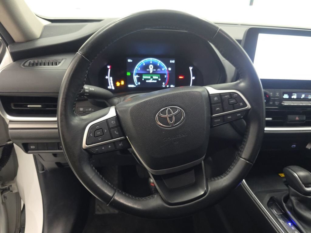 Used 2024 Beige Toyota XLE image 9