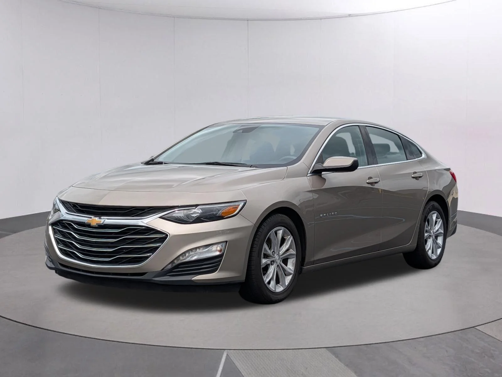 Used 2023 Mineral Gray Metallic Chevrolet LT image 1