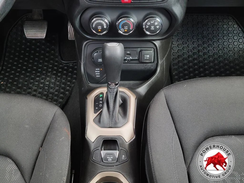 Used 2017 Gray Jeep Latitude image 23