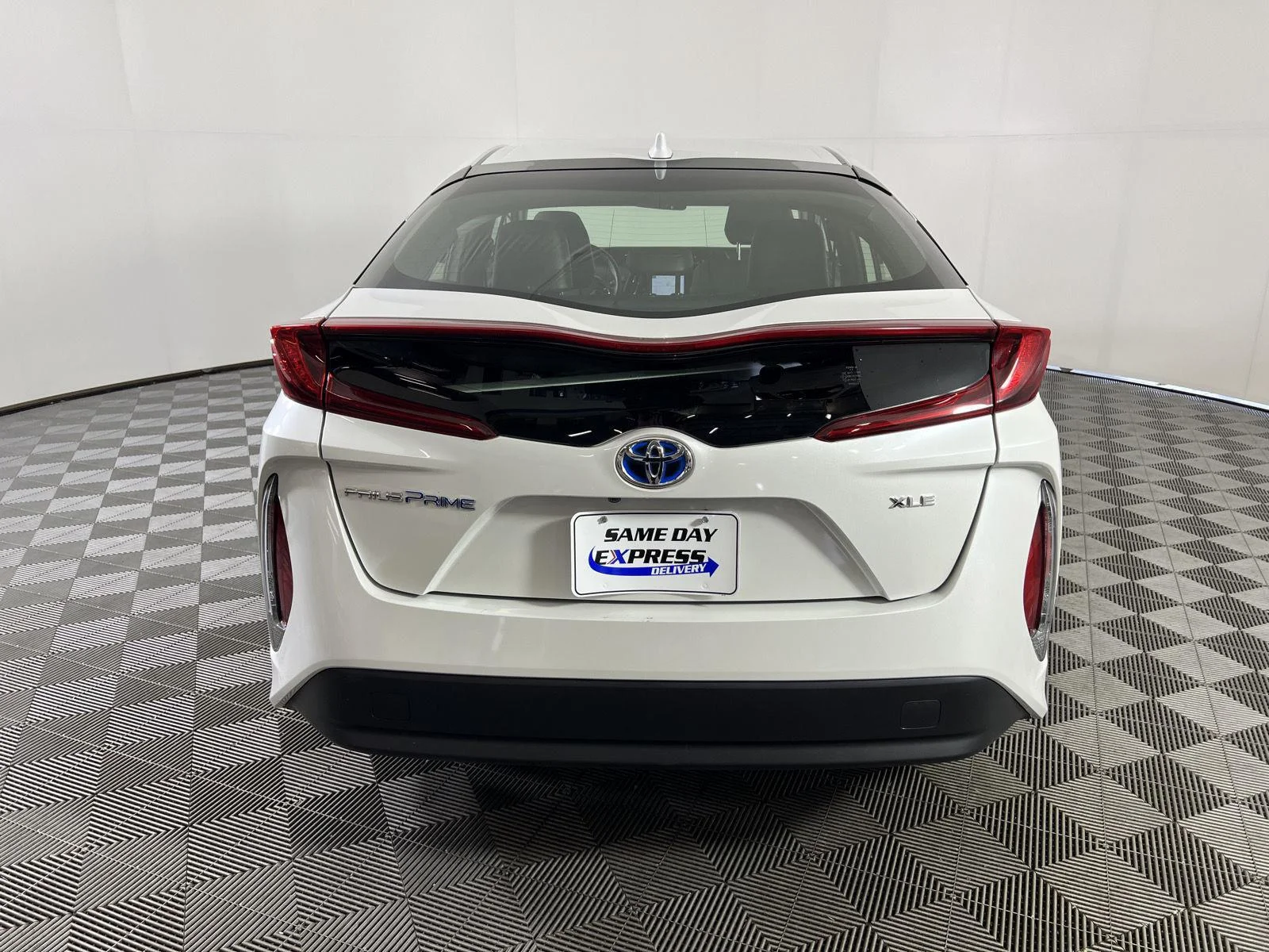 Used 2022 Wind Chill Pearl Toyota XLE image 4