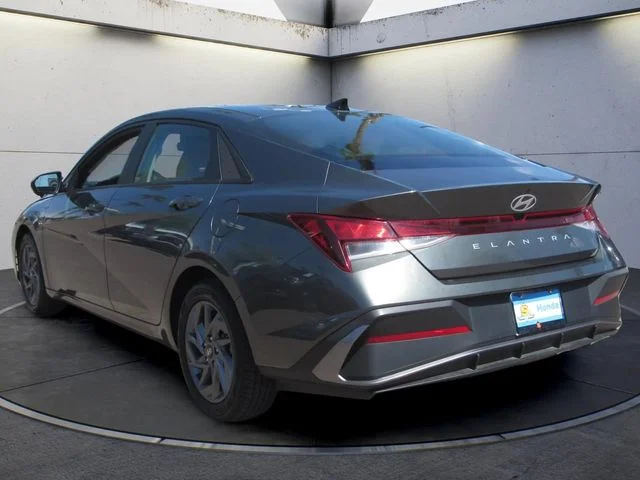 Used 2024 Gray Hyundai SEL image 6