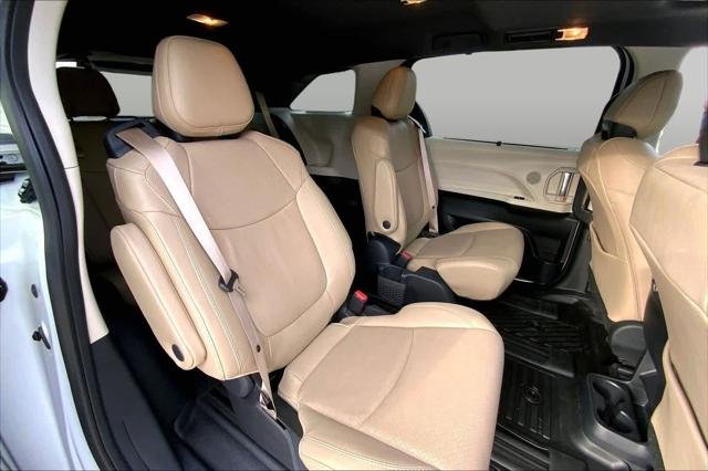 Certified Used 2024 WIND CHILL PEARL Toyota  image 20