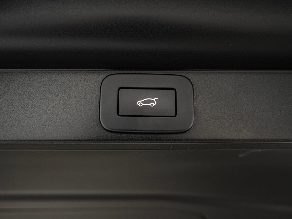Used 2025 Fuji White Land Rover Autobiography image 44