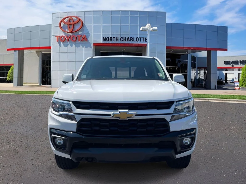 Used 2022 White Chevrolet LT image 3