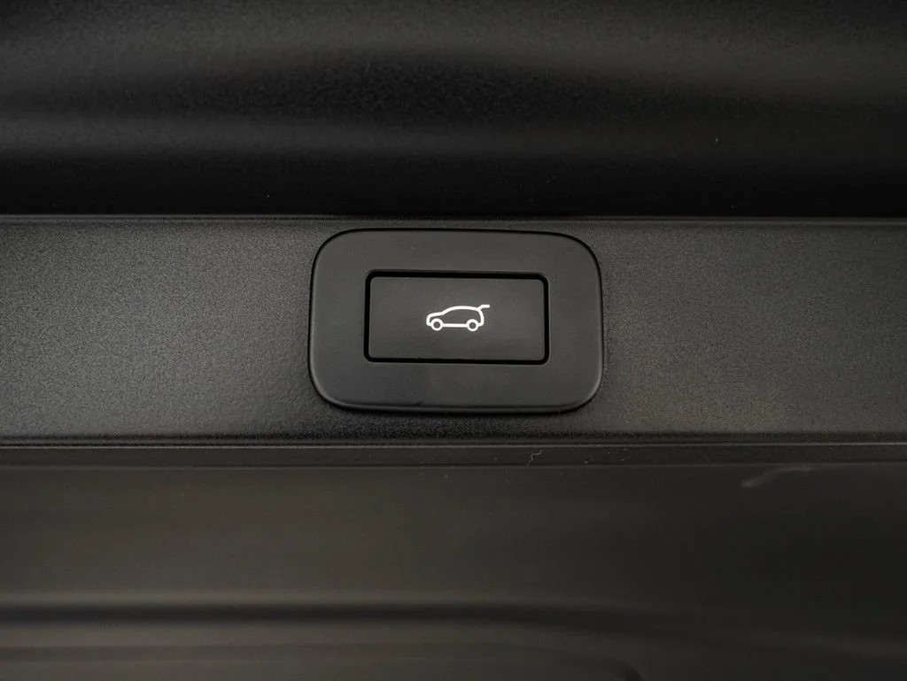 Used 2025 Fuji White Land Rover Autobiography image 44