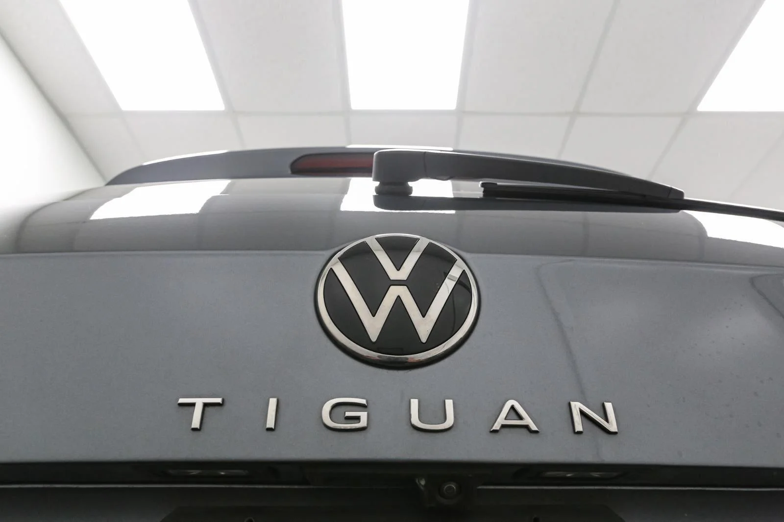 Used 2022 Platinum Gray Metallic Volkswagen SE image 13