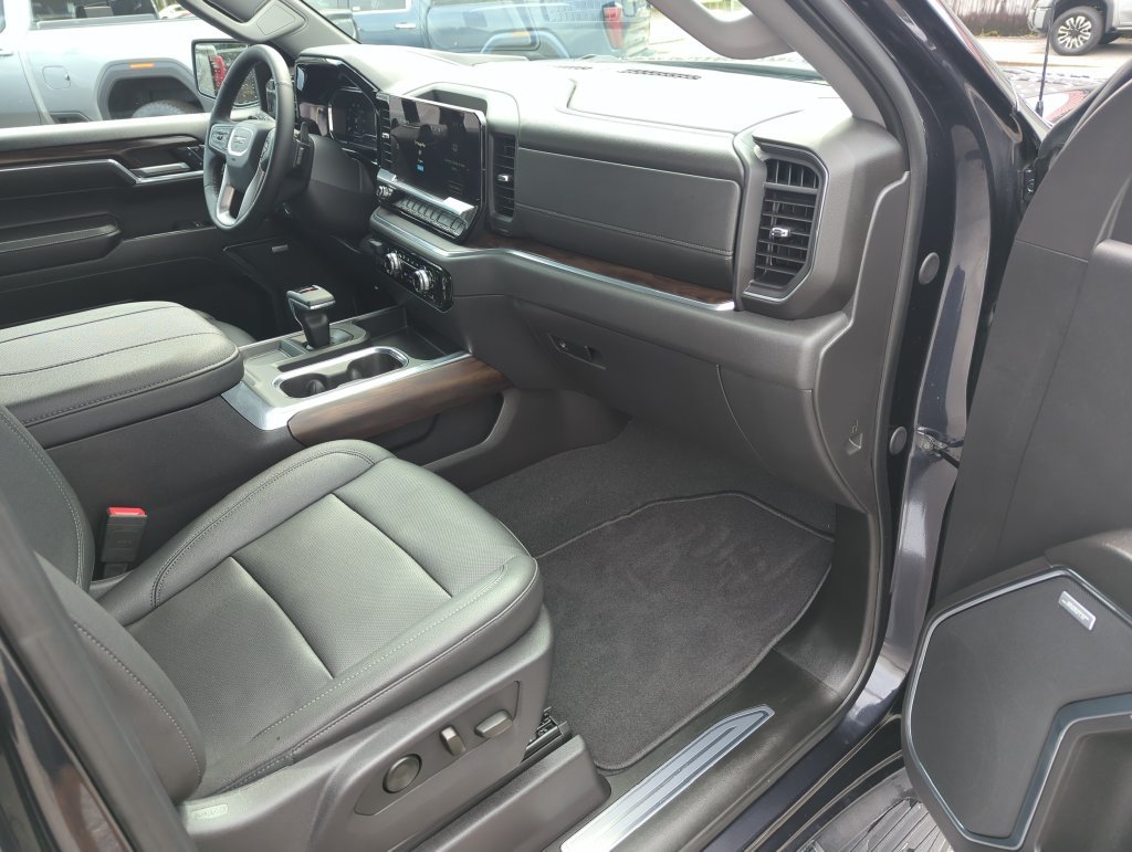 Used 2024 Silver GMC SLT image 33