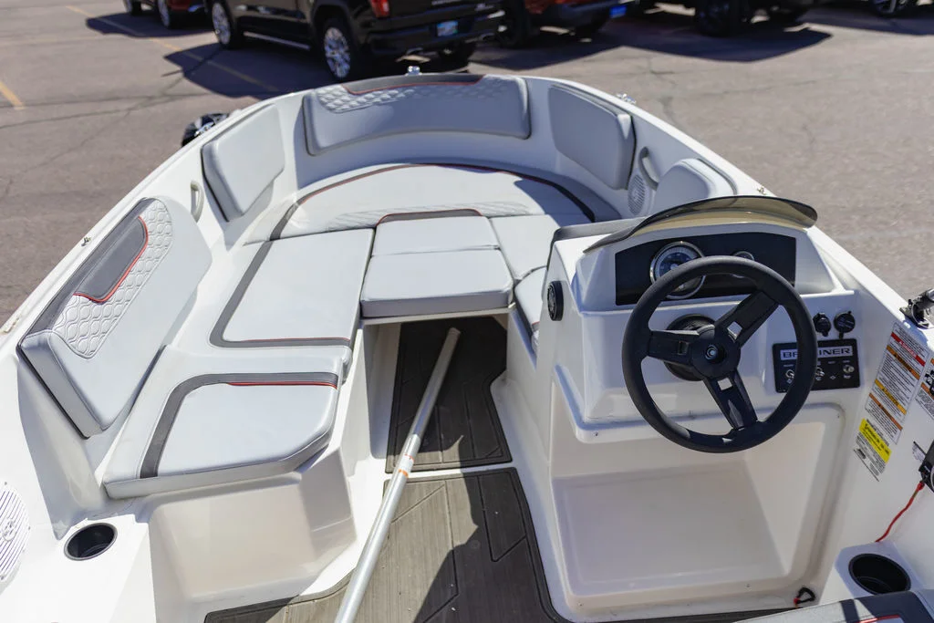Used 2023  Bayliner  image 8