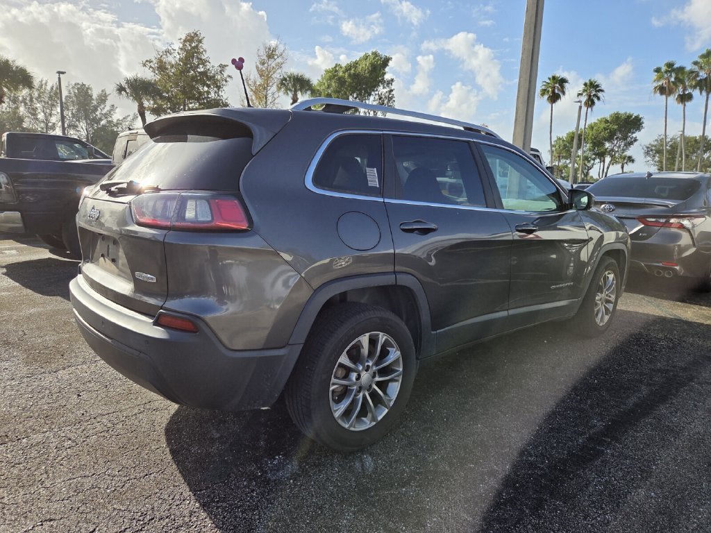 Used 2019 Granite Crystal Metallic Clearcoat Jeep Latitude Plus image 5