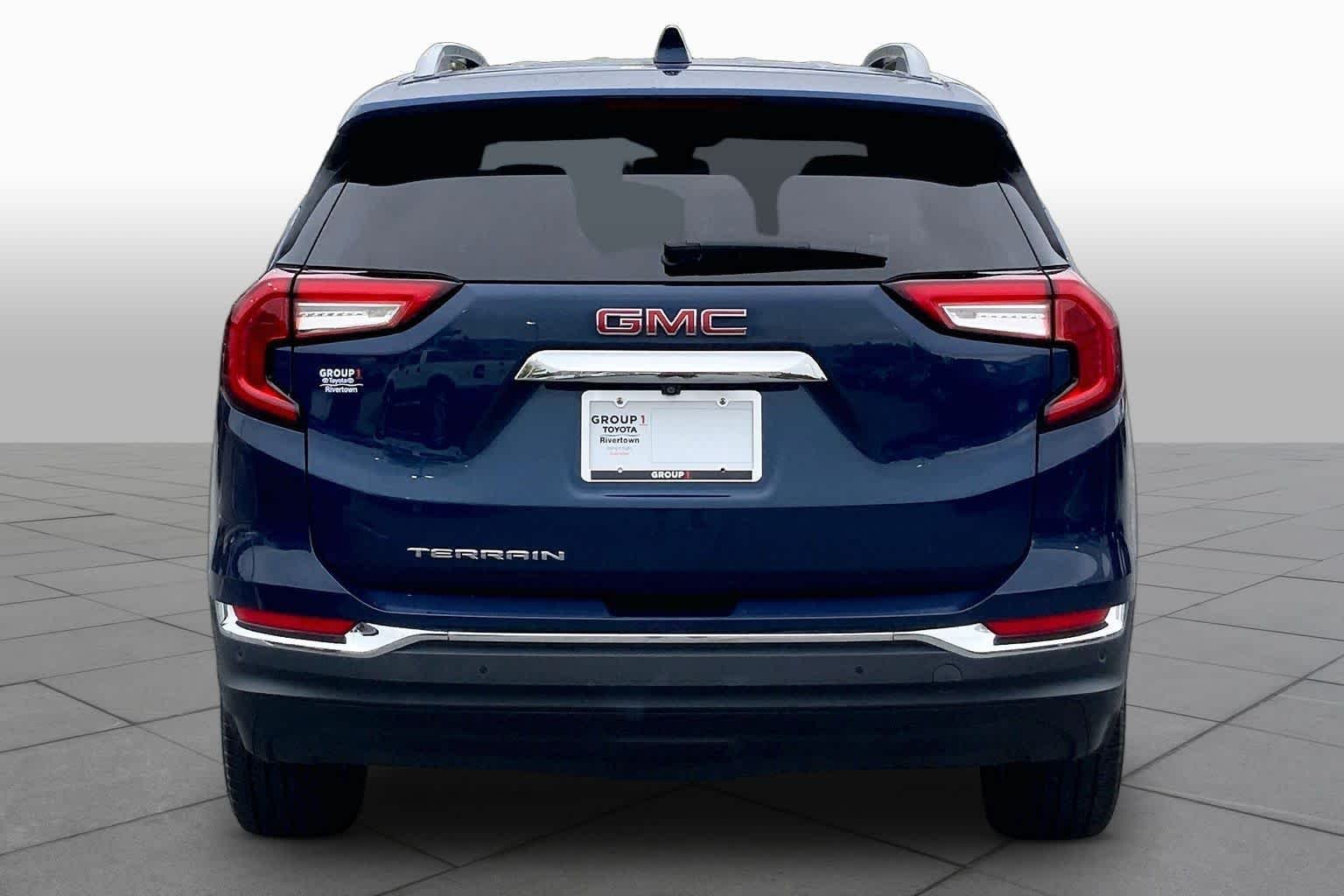 Used 2022 Marine Metallic GMC SLT image 5
