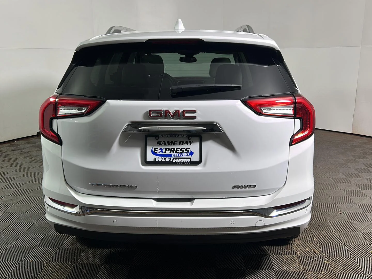 Used 2024 Summit White GMC Denali image 8