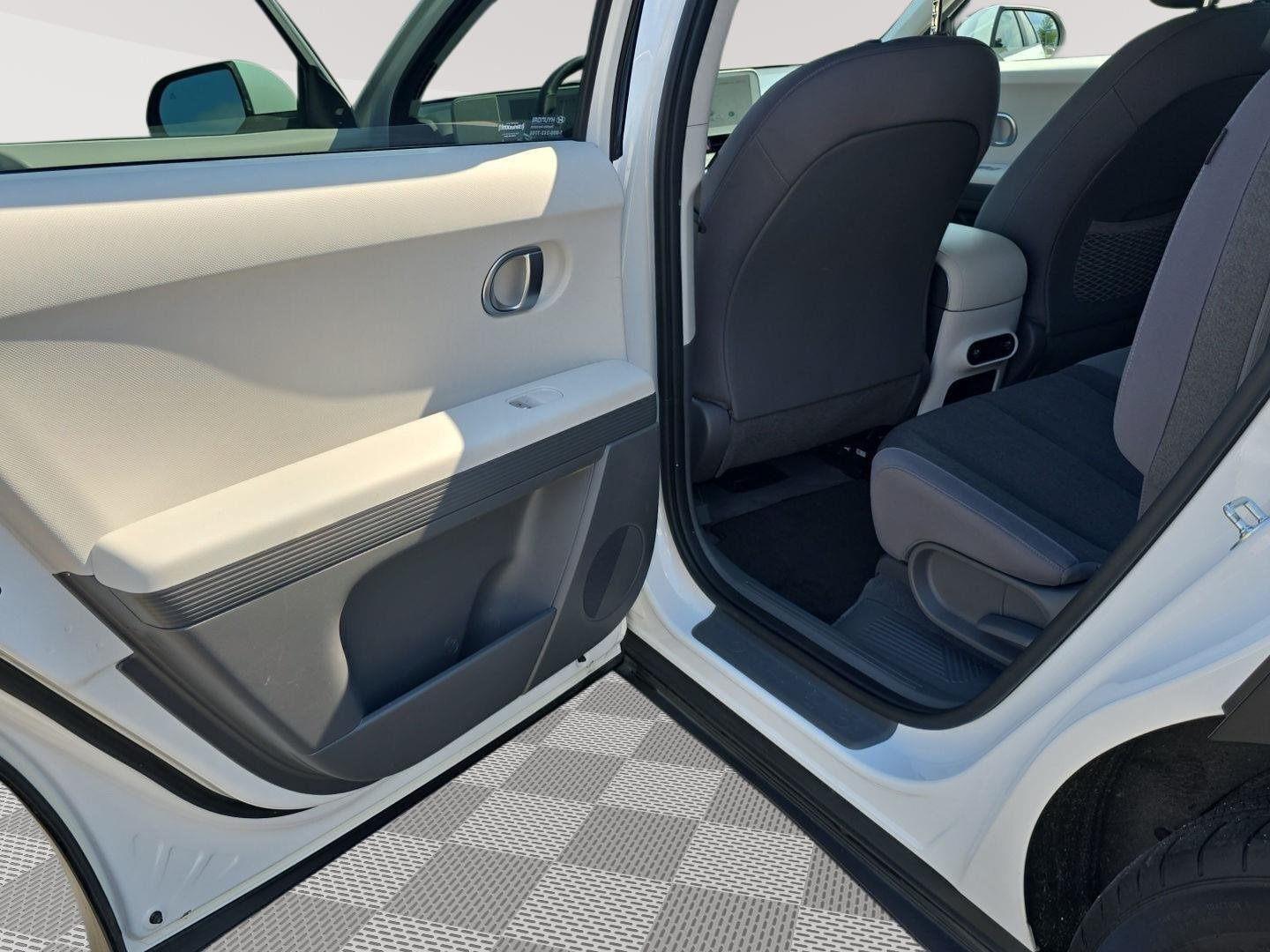 Used 2024 Atlas White Hyundai SE image 23