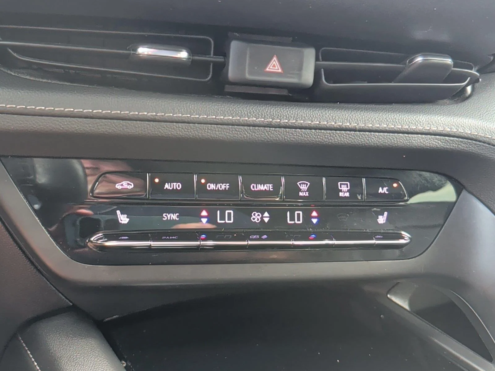 Used 2023 Ebony Twilight Metallic Buick Essence image 19