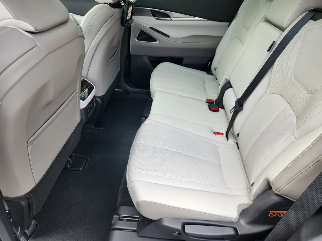 New 2027 GRAND BLUE INFINITI Luxe AWD image 13