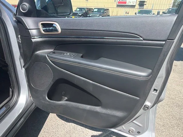 Used 2015 Billet Silver Metallic Clearcoat Jeep Limited image 8