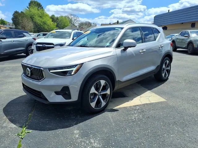 2025 Volvo XC40 Plus - Photo 8