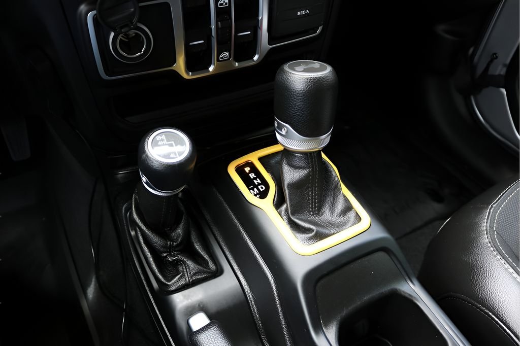 Used 2020 Silver Jeep Unlimited Sport image 23