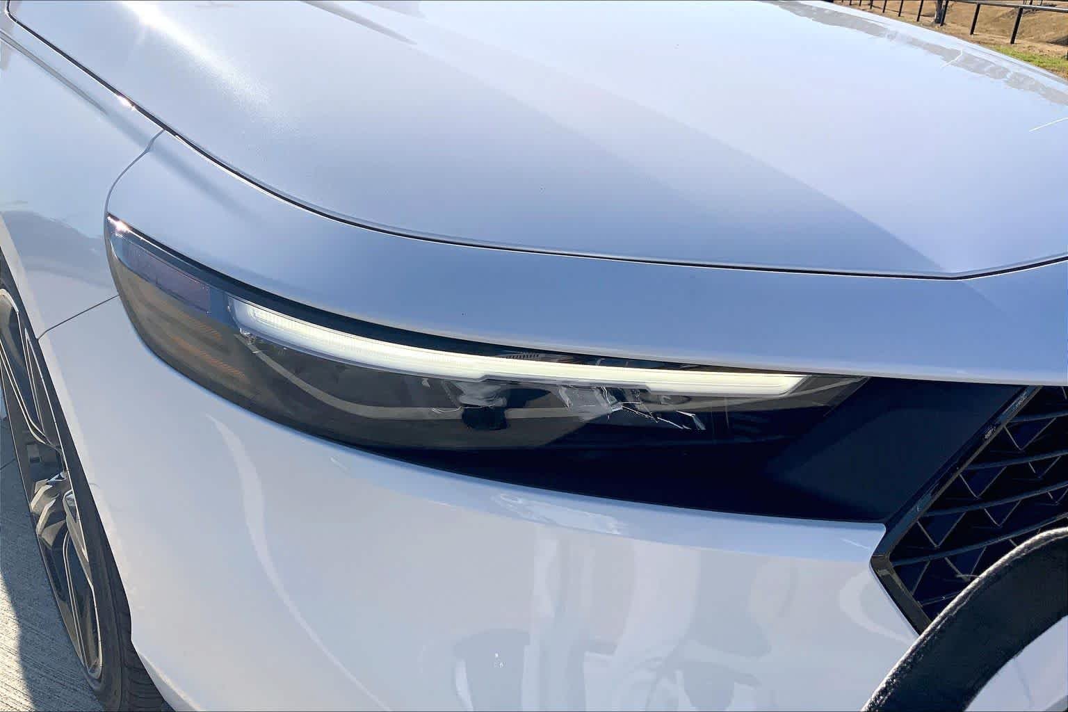 Used 2026 Platinum White Pearl Honda SE image 13